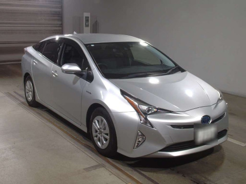 2016 Toyota Prius ZVW50[2]