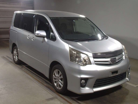 2011 Toyota Noah ZRR75W[2]