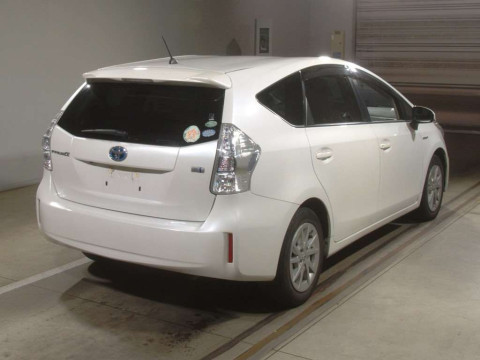 2014 Toyota Prius alpha ZVW41W[1]