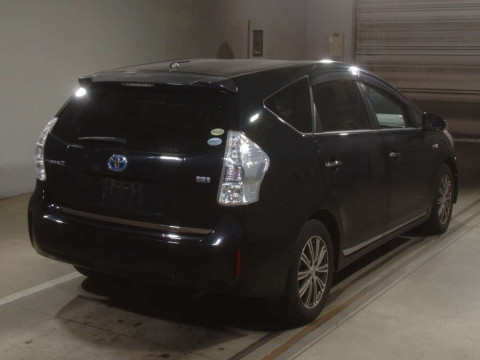 2013 Toyota Prius alpha ZVW41W[1]