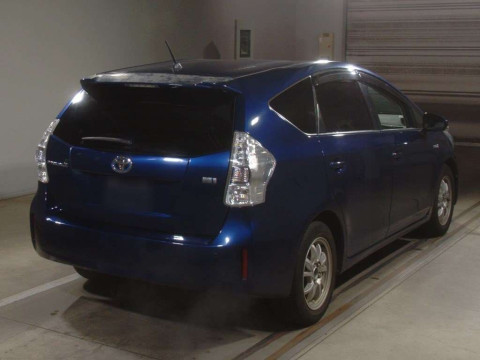 2012 Toyota Prius alpha ZVW40W[1]