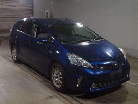 2012 Toyota Prius alpha ZVW40W[2]