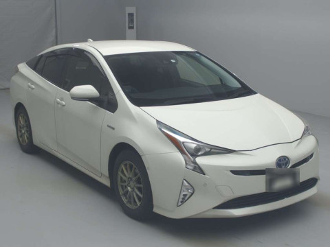 2017 Toyota Prius ZVW50[2]