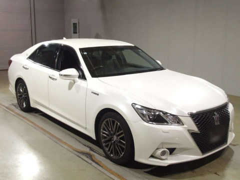 2015 Toyota Crown Hybrid AWS210[2]