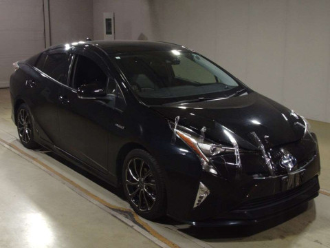 2017 Toyota Prius ZVW50[2]