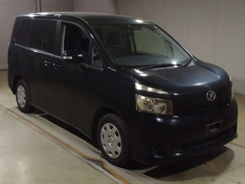 2010 Toyota Voxy ZRR70G[2]