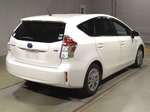 2017 Toyota Prius alpha ZVW41W[1]