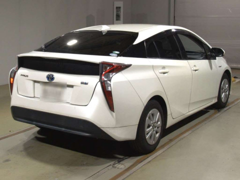 2016 Toyota Prius ZVW50[1]