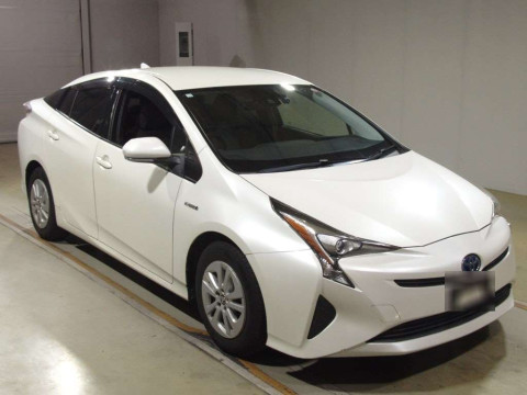 2016 Toyota Prius ZVW50[2]