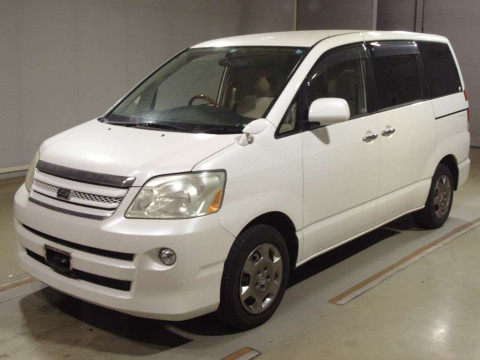 2005 Toyota Noah AZR60G[0]