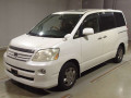 2005 Toyota Noah