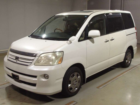 2005 Toyota Noah AZR65G[0]