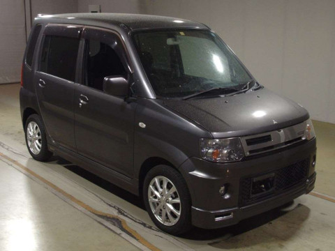 2009 Mitsubishi Toppo H82A[2]