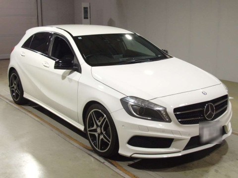 2013 Mercedes Benz A-Class 176042[2]