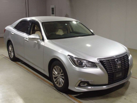 2016 Toyota Crown GRS210[2]