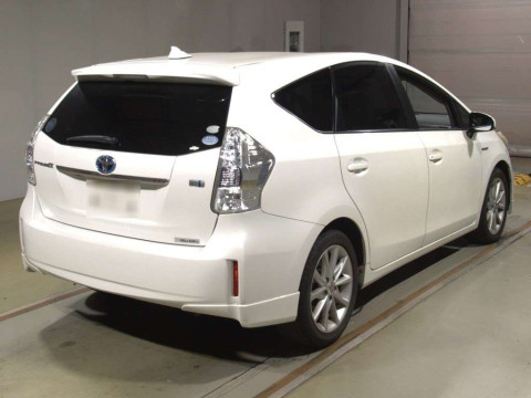 2011 Toyota Prius alpha ZVW41W[1]