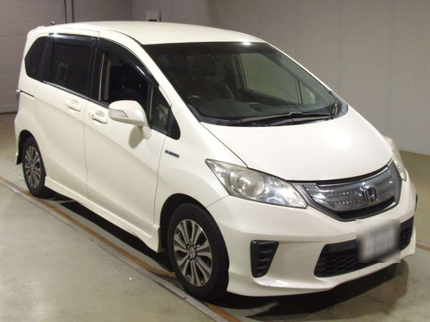 2012 Honda Freed hybrid GP3[2]