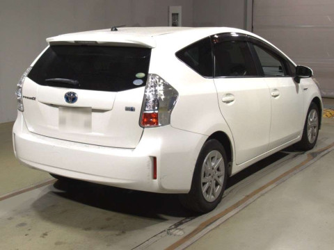 2012 Toyota Prius alpha ZVW41W[1]