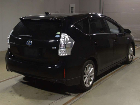 2013 Toyota Prius alpha ZVW41W[1]