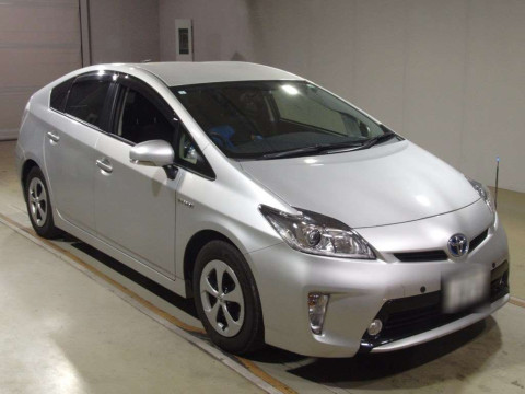 2015 Toyota Prius ZVW30[2]