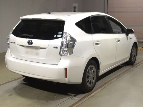 2015 Toyota Prius alpha ZVW41W[1]