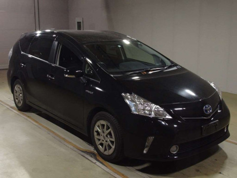 2014 Toyota Prius alpha ZVW41W[2]