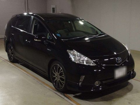 2014 Toyota Prius alpha ZVW41W[2]