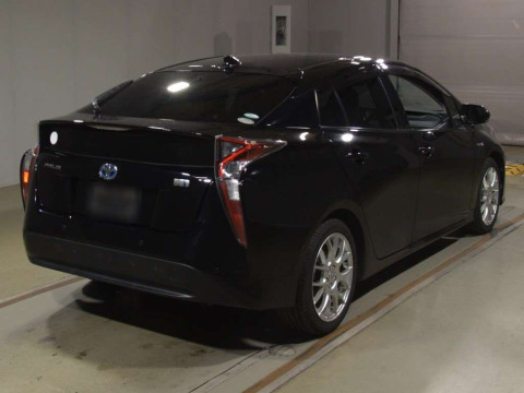 2016 Toyota Prius ZVW50[1]