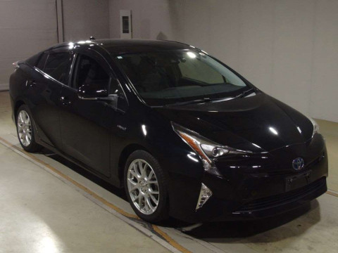 2016 Toyota Prius ZVW50[2]