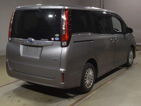 2015 Toyota Noah ZWR80G[1]