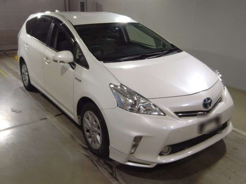 2014 Toyota Prius alpha ZVW40W[2]