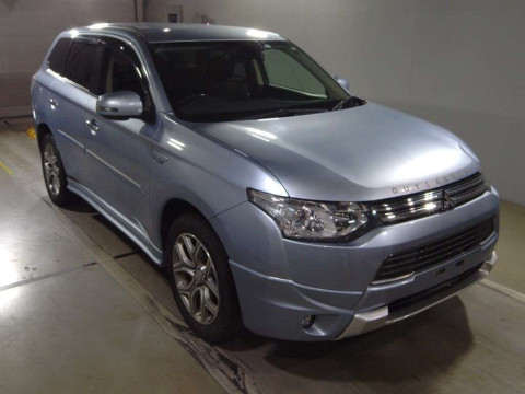 2013 Mitsubishi Outlander PHEV GG2W[2]