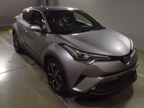 2017 Toyota C-HR ZYX10[2]