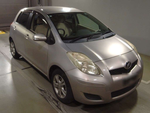 2009 Toyota Vitz SCP90[2]