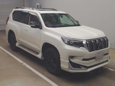 2022 Toyota Land Cruiser Prado TRJ150W[2]