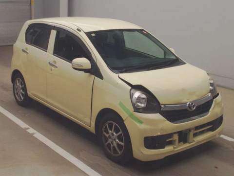 2014 Toyota Pixis Epoch LA300A[2]