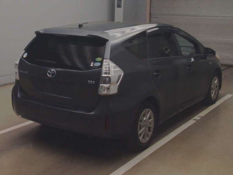 2012 Toyota Prius alpha ZVW41W[1]