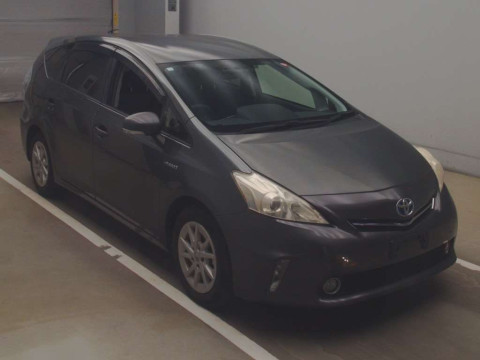 2012 Toyota Prius alpha ZVW41W[2]