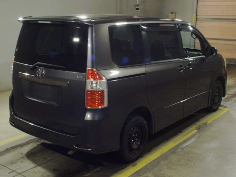 2007 Toyota Noah ZRR75W[1]