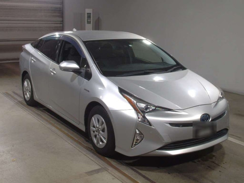 2018 Toyota Prius ZVW50[2]