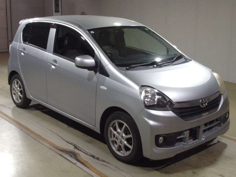 2013 Toyota Pixis Epoch LA300A[2]