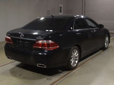 2011 Toyota Crown GRS202[1]