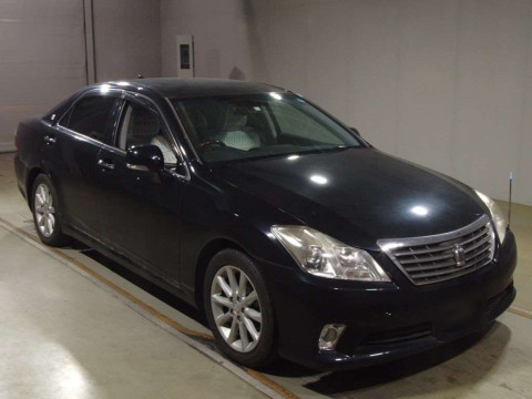 2011 Toyota Crown GRS202[2]