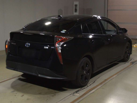 2016 Toyota Prius ZVW50[1]