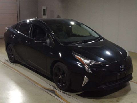 2016 Toyota Prius ZVW50[2]