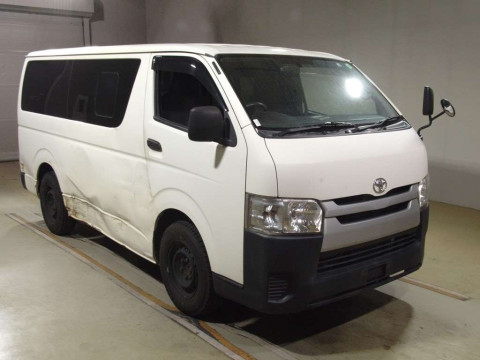 2016 Toyota Regiusace Van TRH200V[2]