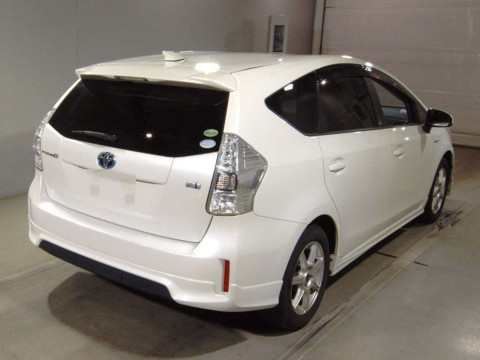 2013 Toyota Prius alpha ZVW41W[1]