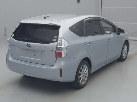 2013 Toyota Prius alpha ZVW41W[1]