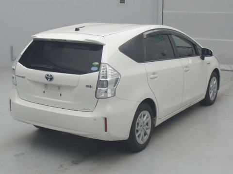 2012 Toyota Prius alpha ZVW40W[1]