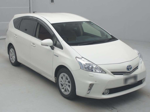 2012 Toyota Prius alpha ZVW40W[2]